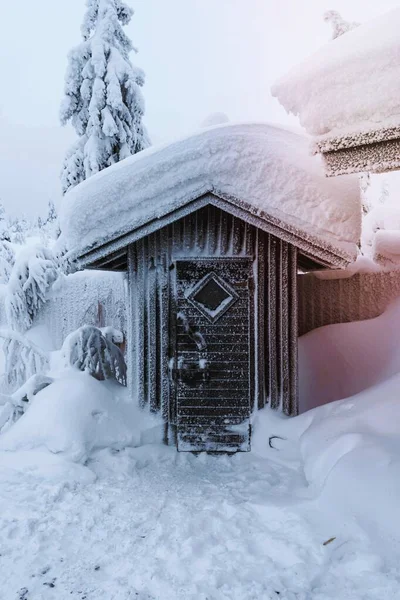 Εξωτερική Τουαλέτα Καλυμμένη Χιόνι — Φωτογραφία Αρχείου