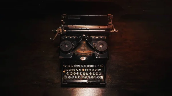 Máquina Escrever Velha Uma Mesa Madeira — Fotografia de Stock