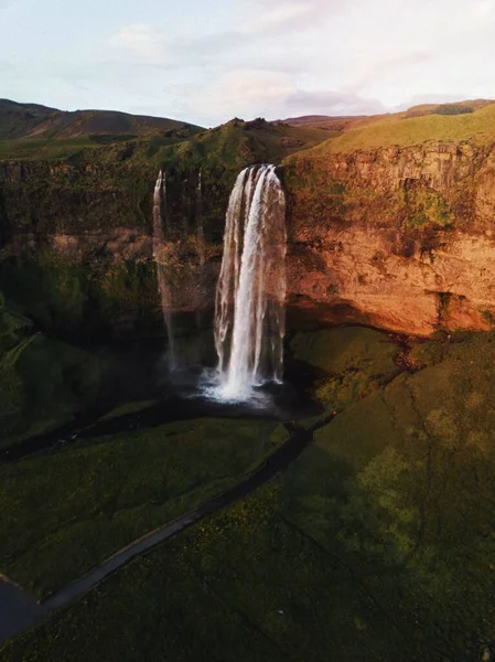 冰岛Seljalandsfoss瀑布的无人机射击 — 图库照片