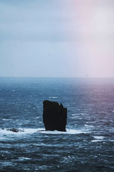Risin Kellingin Pilhas Largo Costa Das Ilhas Faroé — Fotografia de Stock