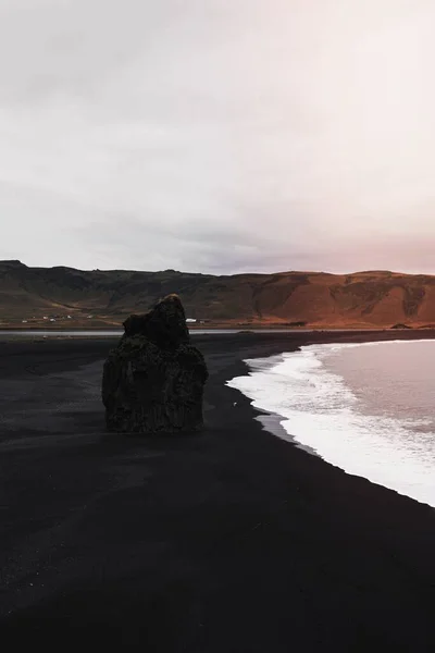 アイスランドの黒い砂浜の景色 — ストック写真