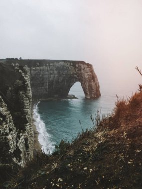 Fransa 'nın Tretat kentindeki Porte d' Amont 'ta bir tebeşir kayalıkları