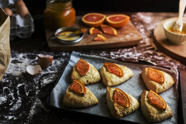 Zelfgemaakte Scones Met Sinaasappeljam Voedsel Fotografie Recept Idee — Stockfoto