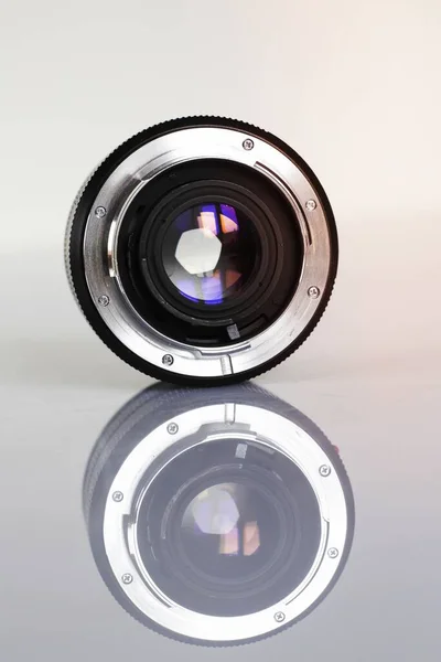 Retro Einzelobjektiv Kamera Und Ihre Reflexion — Stockfoto