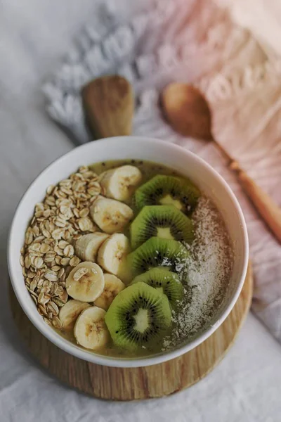 Healthy Oatmeal Breakfast Bowl Recipe Idea — Stock Photo, Image