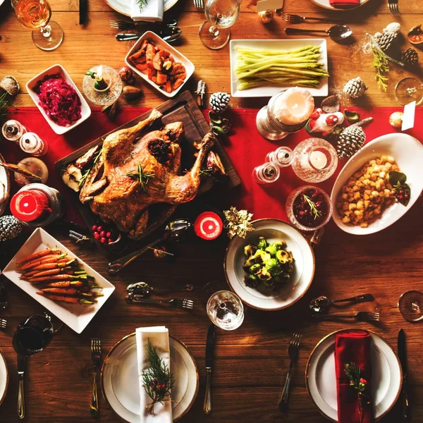 一桌子感恩节食品的空中景观 — 图库照片