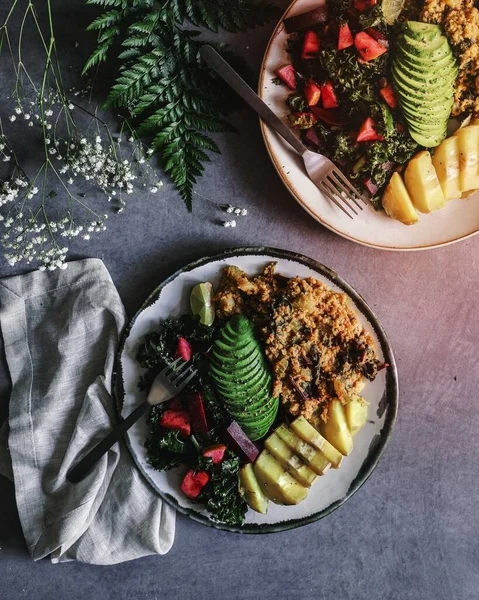 Haşlanmış Tatlı Patates Pancar Tahıllı Avokado — Stok fotoğraf