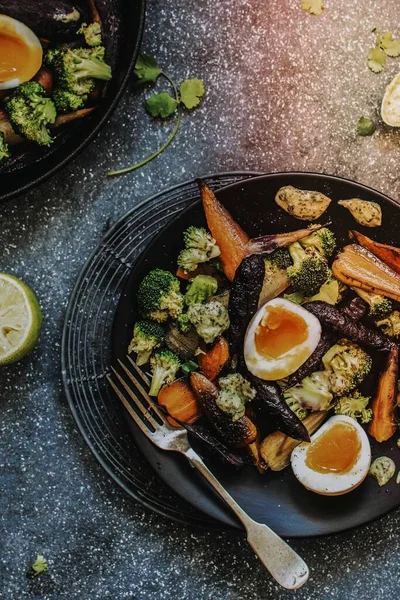 stock image Freshly cooked veggies with boiled eggs