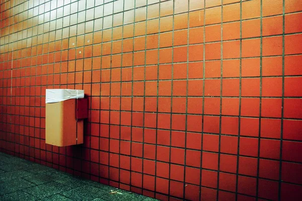 Muri Piastrelle Arancioni Nella Metropolitana Ubahn — Foto Stock