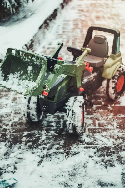 Tractor Brinquedo Neve — Fotografia de Stock
