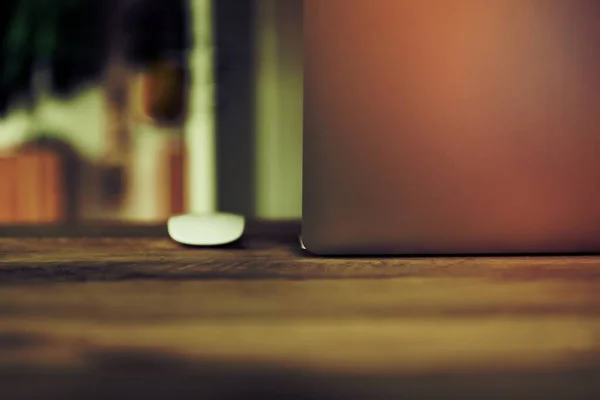 Laptop Auf Einem Holztisch — Stockfoto
