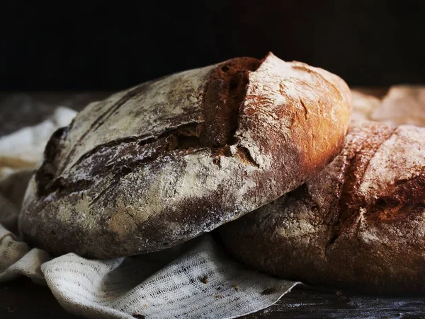 Μεγάλο Στρογγυλό Καρβέλια Ψωμί Και Ιδέες Συνταγή Φωτογραφία Τροφίμων — Φωτογραφία Αρχείου