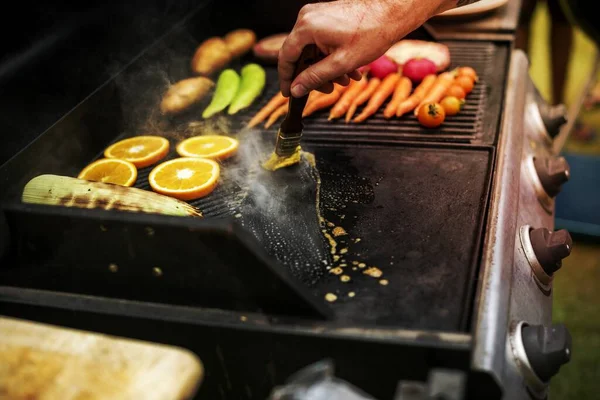 Closeup Hands Cooking Grill — Stock Photo, Image