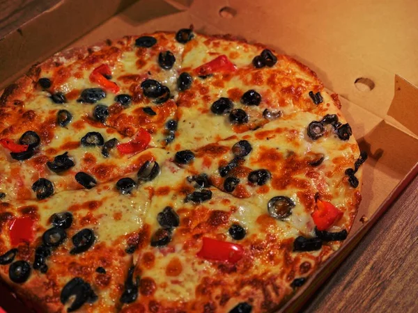 Традиційна Свіжа Смачна Італійська Піца — стокове фото