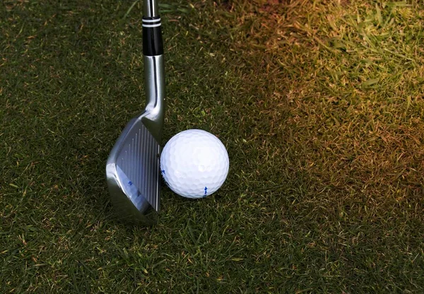 Silver Wedge Golf Club Mellett Labda — Stock Fotó