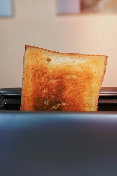 Ψωμί Στην Τοστιέρα Μαγειρικά Σκεύη — Φωτογραφία Αρχείου