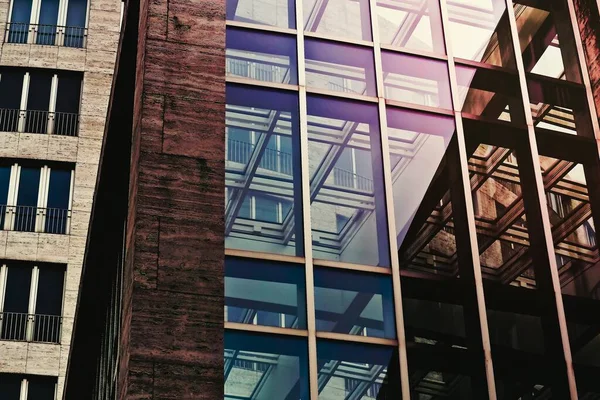一层夹层玻璃建筑 — 图库照片