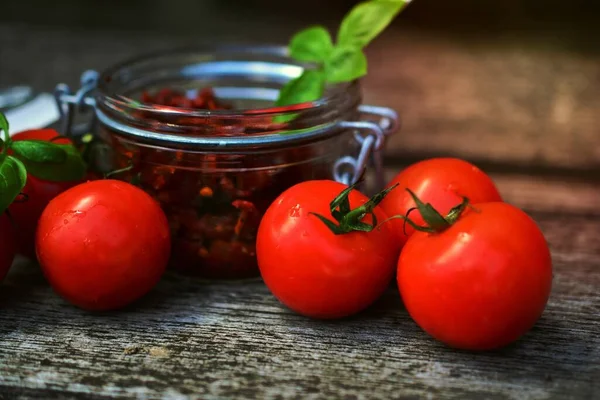 Rote Tomaten Der Nähe Von Glas — Stockfoto