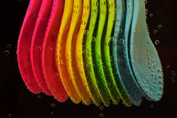 Разноцветная Ложка Воде — стоковое фото