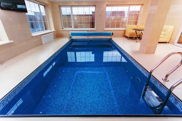 Een Binnenzwembad — Stockfoto