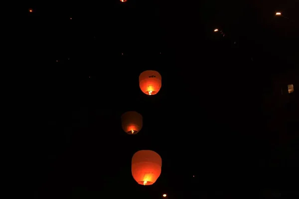 Três Lanternas Céu — Fotografia de Stock