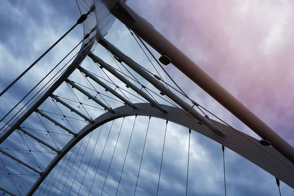 Blick Aus Der Vogelperspektive Auf Die Graue Stahlbrücke — Stockfoto