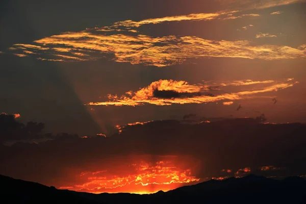 Sylwetka Pola Podczas Zachodu Słońca — Zdjęcie stockowe
