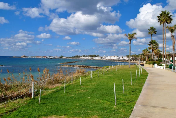塞浦路斯海上的绿色海滩 图库图片