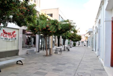 Kıbrıs 'ta yürüyen turizm caddesi