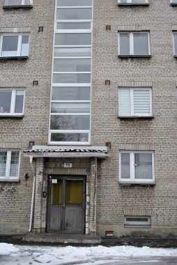 Binanın ön cephesi