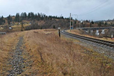 Köyün dağlarında yol