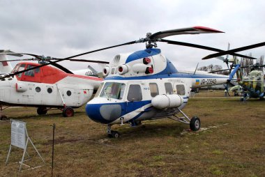 Uçak müzede park halinde.