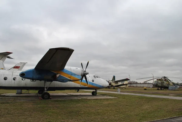Müzedeki Eski Bir Uçak — Stok fotoğraf