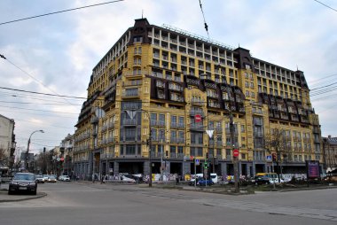 Kyiv 'deki sarı bina
