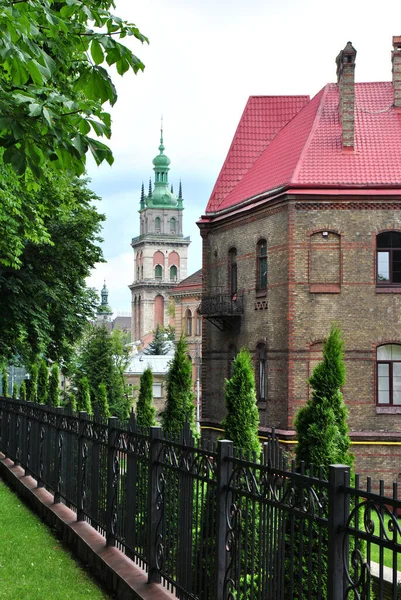 Lviv Şehrindeki Eski Kilise — Stok fotoğraf