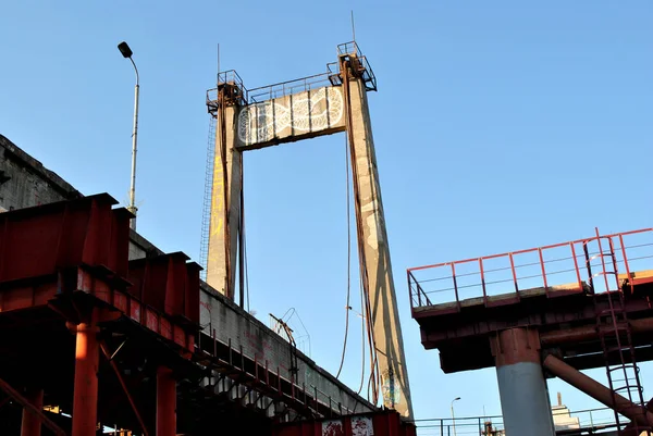 Промышленный Ландшафт Большим Мостом — стоковое фото