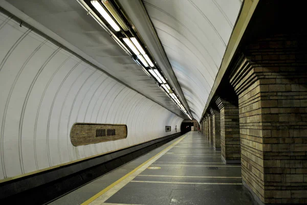 Şehirdeki Boş Metro Istasyonu — Stok fotoğraf