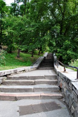 Parktaki merdivenler.