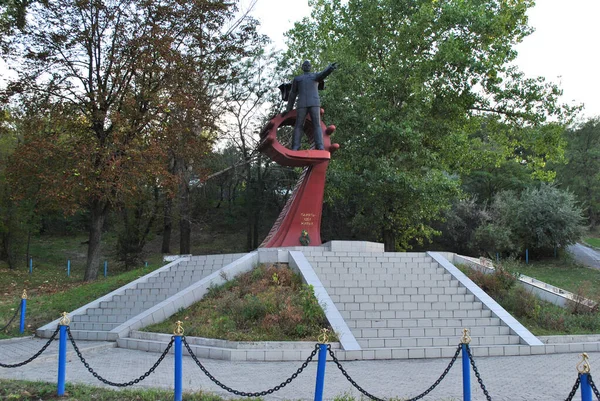 Het Monument Voor Persoon Het Park — Stockfoto