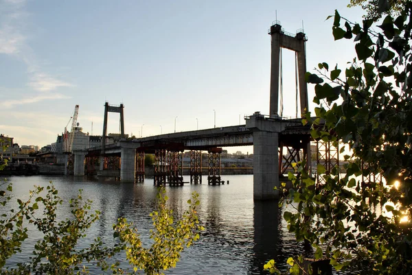 Ponte Sobre Rio Tamisa Pela Manhã — Fotografia de Stock