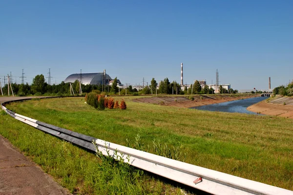 Kerncentrale Van Chornobyl Met Een Grote Rivier Een Gastank — Stockfoto