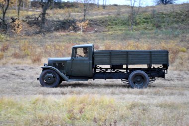 Eski bir Alman arabası Mercedes L3000A