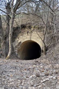 Eski yolun tüneli.