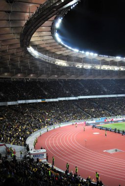 Ukrayna 'nın başkenti Kyiv' deki stadyumdaki tribünlerde taraftarlar