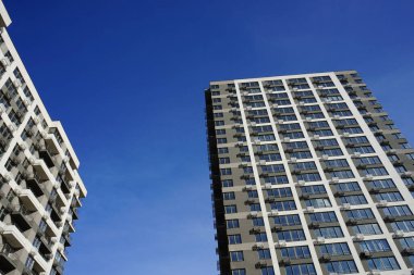 Kyiv 'de modern yeni konut binaları                               