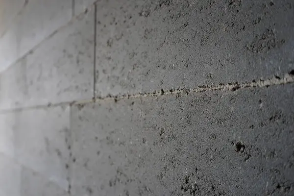 Binada tuğla duvarlar                               