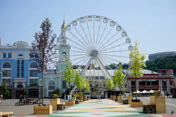 Lunaparktaki dönme dolap. Dönme dolap