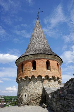 Eski kasabadaki eski taş kule