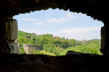 Şehirdeki eski ortaçağ kalesi
