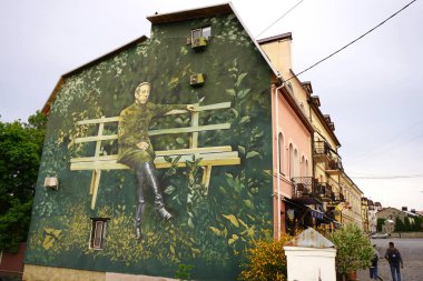 Sokaktaki evin ön cephesi.